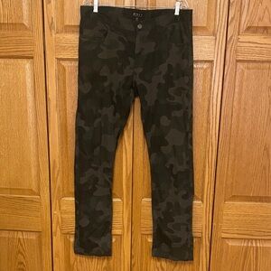 21men Mens 36W x 32L Dark Black Green 4 Pocket Camouflage Pants